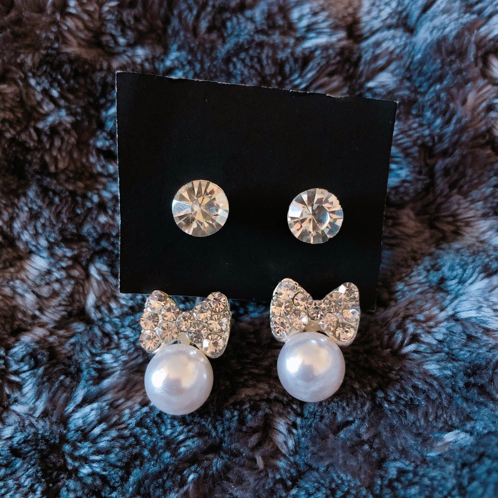 NEW Diamond Bowed Silver Pearls Earrings